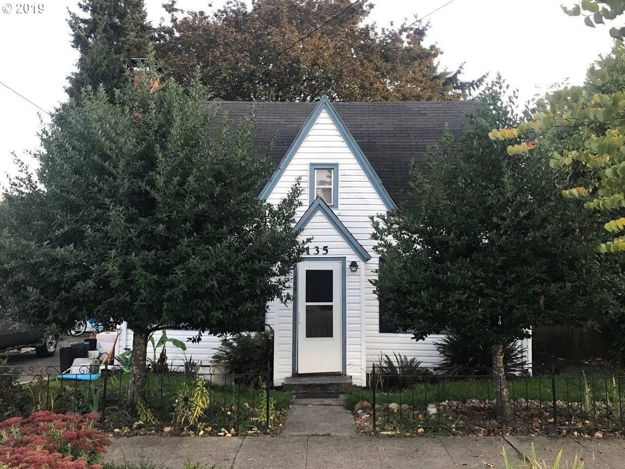 135 E CLAY ST, Monmouth, OR 97361