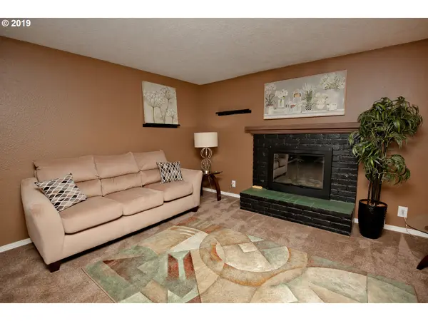 1565 HOLLY AVE, Eugene, OR 97408