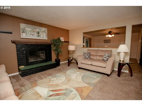 1565 HOLLY AVE, Eugene, OR 97408