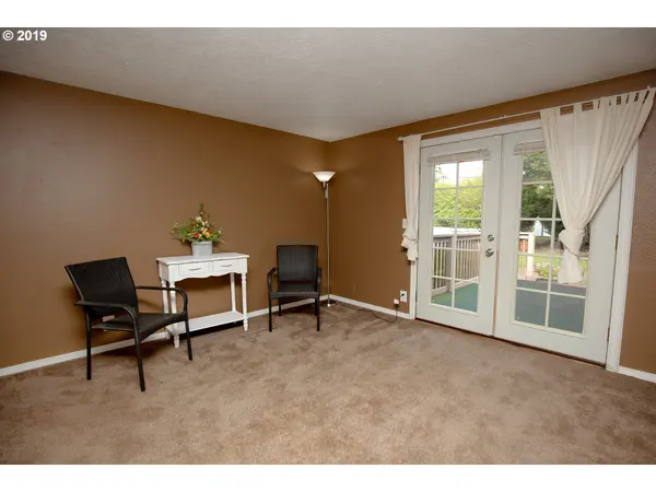 1565 HOLLY AVE, Eugene, OR 97408