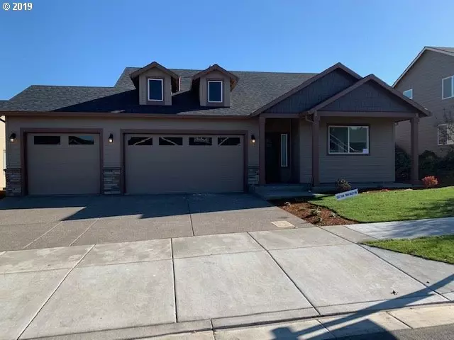 904 NE RILEY DR, Silverton, OR 97381