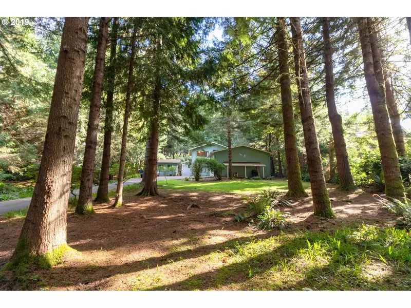 83555 WOODLAND LN, Florence, OR 97439