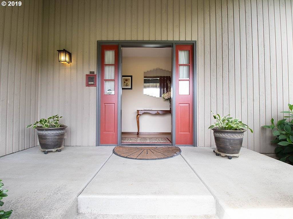 La Center, WA 98629,520 W E AVE