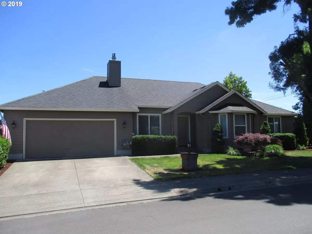 Springfield, OR 97477,989 HAZELNUT LN