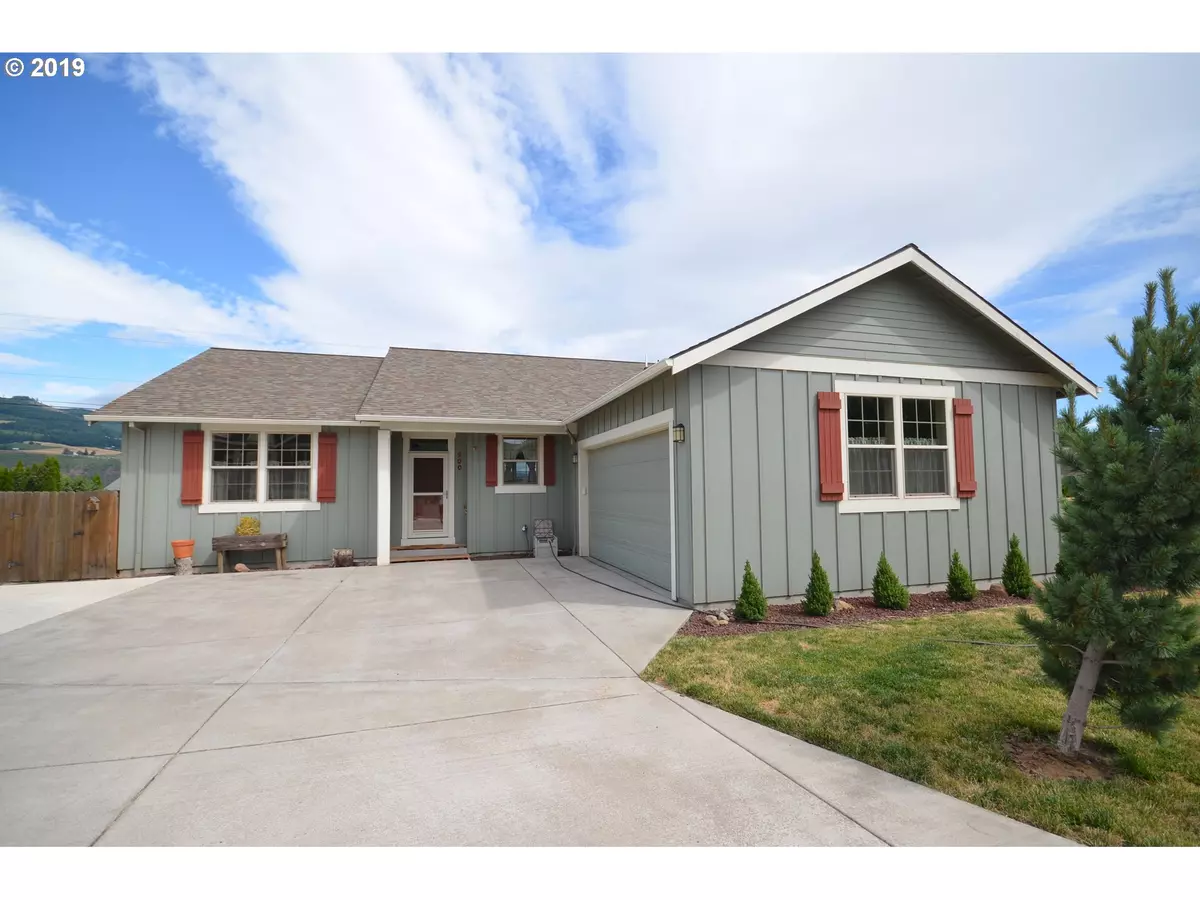 Hood River, OR 97031,900 FALCON CT