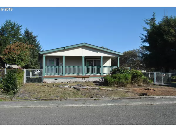 402 SMITH DR, Brookings, OR 97415