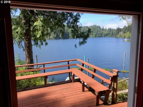 Lakeside, OR 97449,943 N TENMILE LAKE