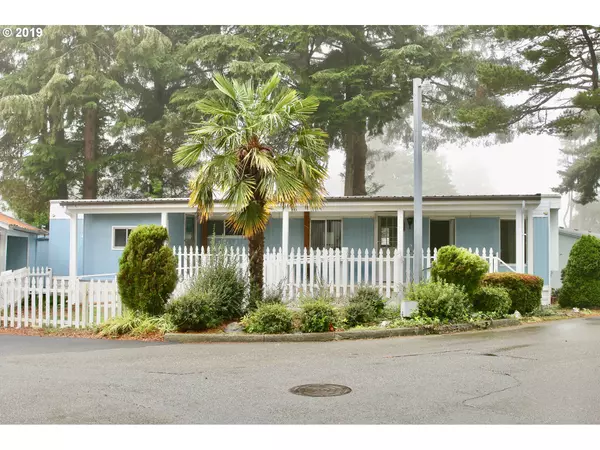 1725 SHOREPINES DR, Coos Bay, OR 97420