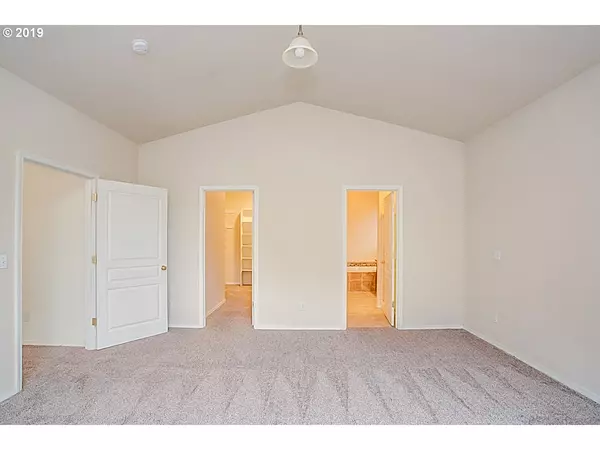 West Linn, OR 97068,5026 WOODWINDS CT