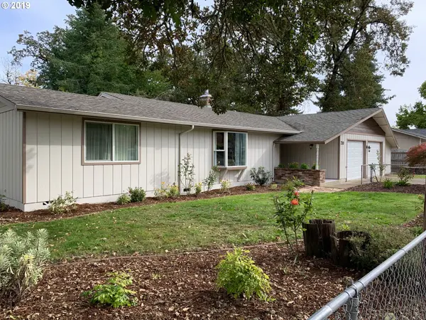 20 S R ST, Cottage Grove, OR 97424