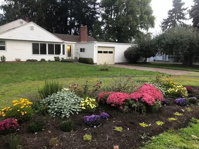 Eugene, OR 97404,155 MYOAK DR