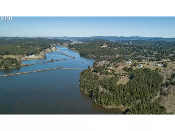 Coos Bay, OR 97420,0 Links LN