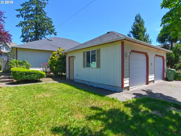 1950 S 6TH ST, Cottage Grove, OR 97424