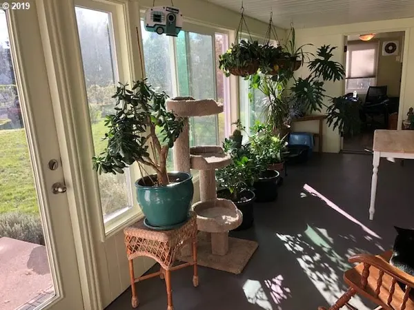 Eugene, OR 97404,155 MYOAK DR