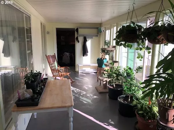 Eugene, OR 97404,155 MYOAK DR