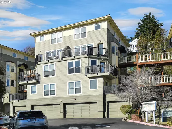 325 NW UPTOWN TER #2B, Portland, OR 97210