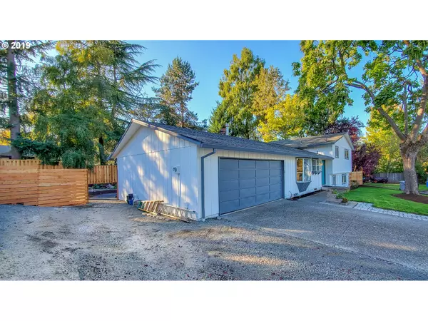 West Linn, OR 97068,6780 MAPLE CT