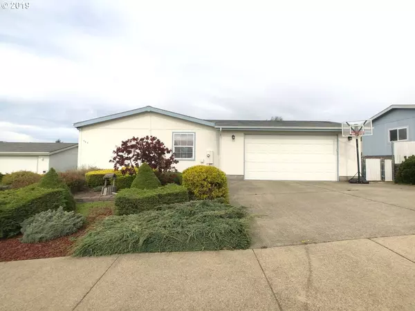 984 PLYMOUTH AVE, Coos Bay, OR 97420