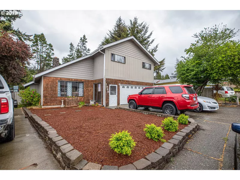 1358 SCOTT LN, North Bend, OR 97459