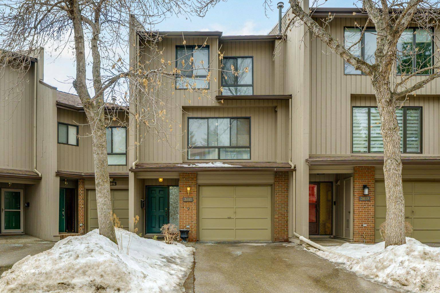 Calgary, AB T3B 4V7,3817 Point Mckay RD NW