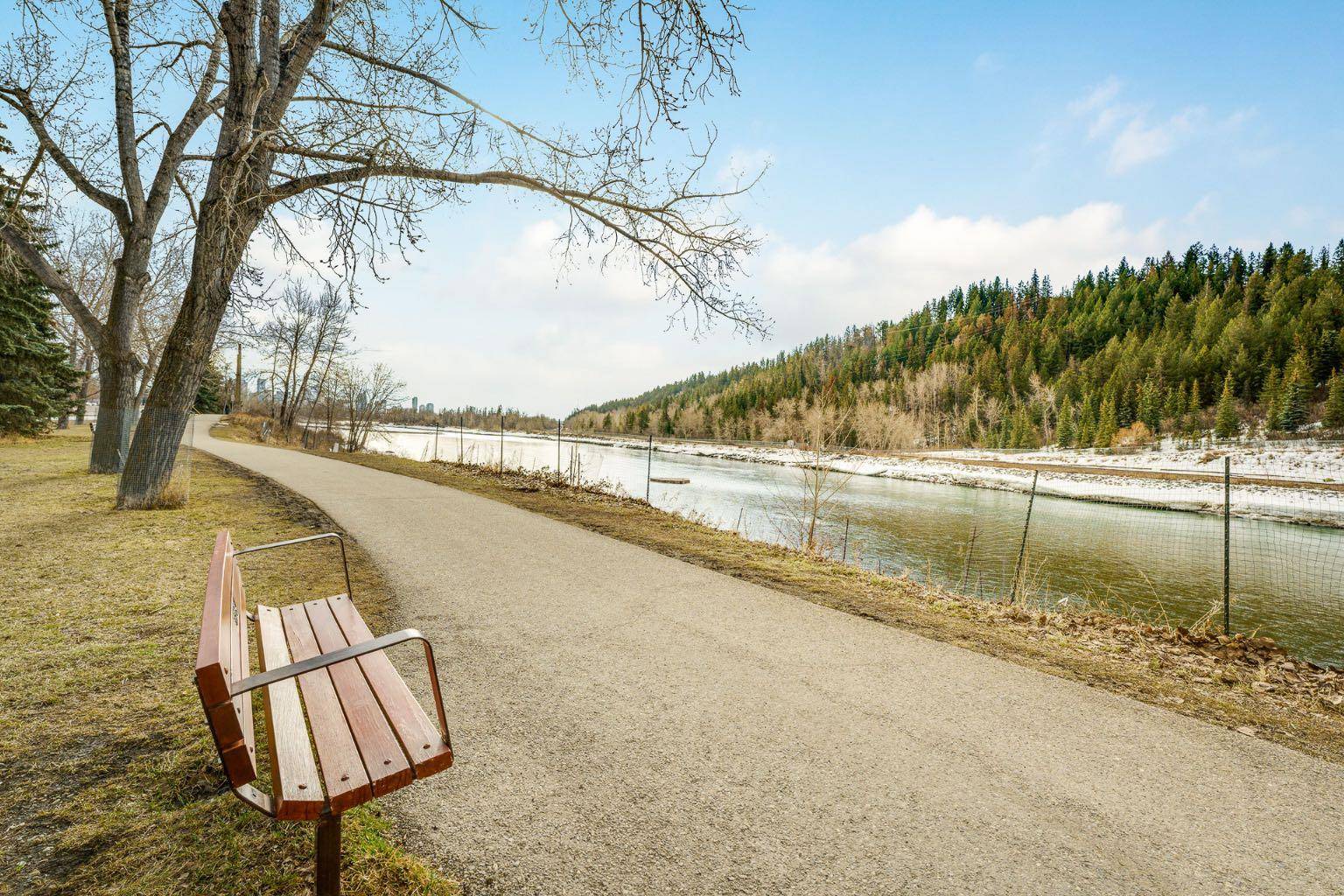 Calgary, AB T3B 4V7,3817 Point Mckay RD NW
