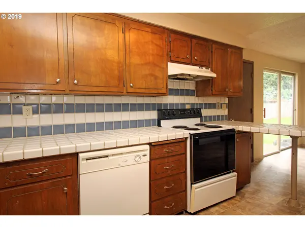 3988 ROBIN AVE, Eugene, OR 97402