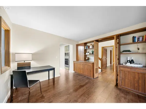 435 SW 70TH TER, Portland, OR 97225