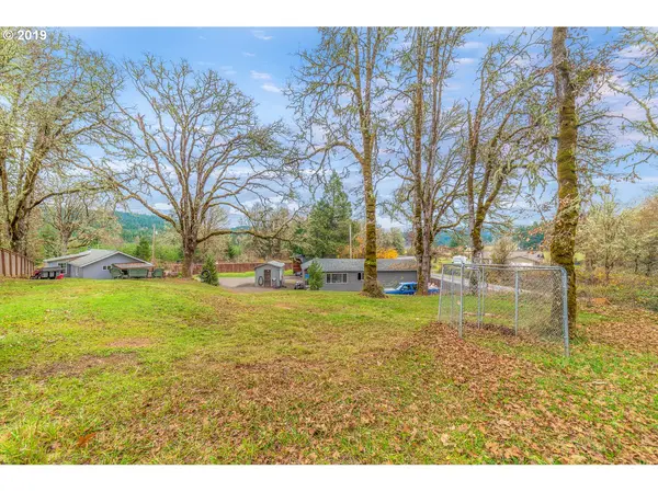 80004 Hazelton RD, Cottage Grove, OR 97424