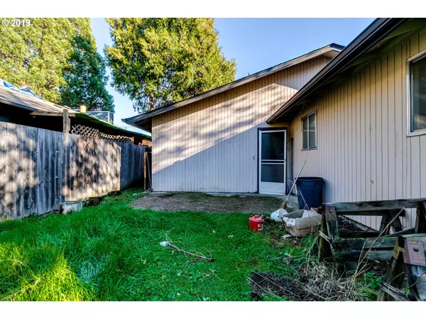 Springfield, OR 97478,312 S 52ND PL