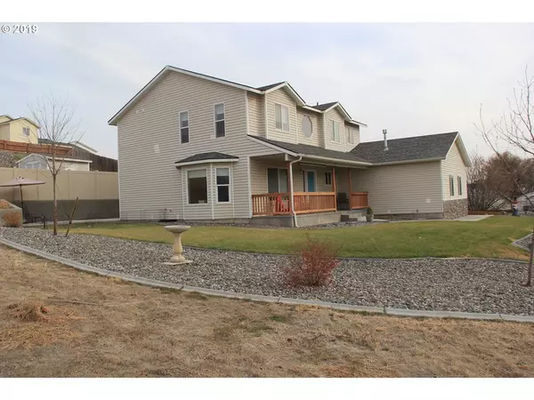 Hermiston, OR 97838,423 NE QUAIL CT