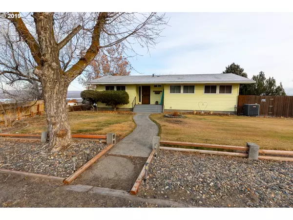 12 JEFFERSON ST, Umatilla, OR 97882