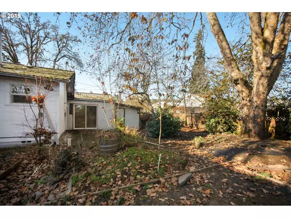 Cottage Grove, OR 97424,1044 PENNOYER AVE