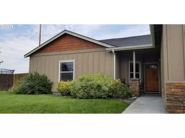 Hermiston, OR 97838,376 NW CRESTVIEW CT