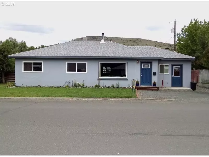 303 NW 3RD AVE, John Day, OR 97845