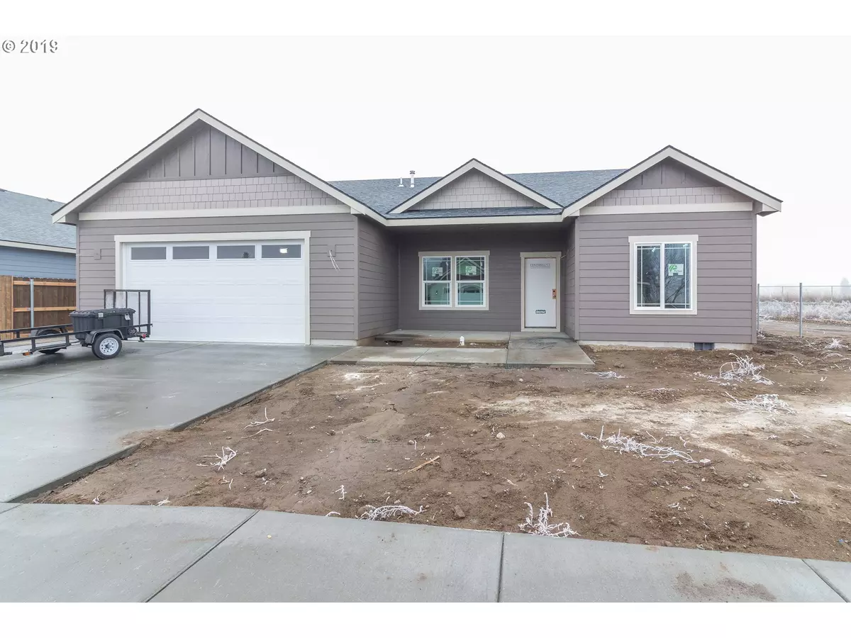 Hermiston, OR 97838,953 SW COYOTE DR