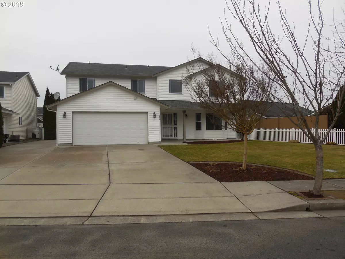 Kelso, WA 98626,208 BLUE JAY CT