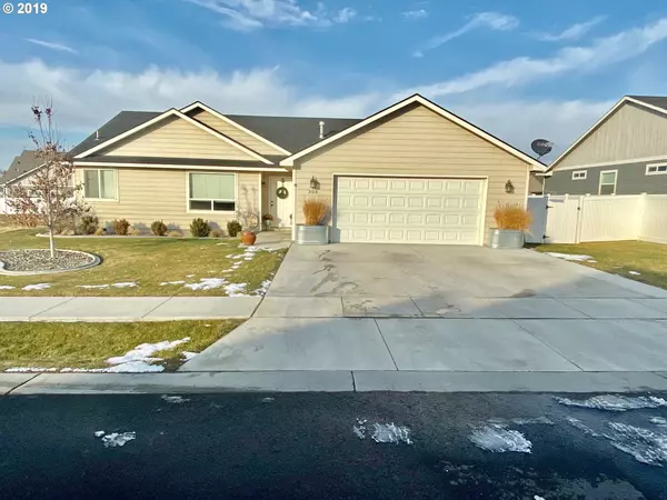 Hermiston, OR 97838,306 SW DESERT SKY DR