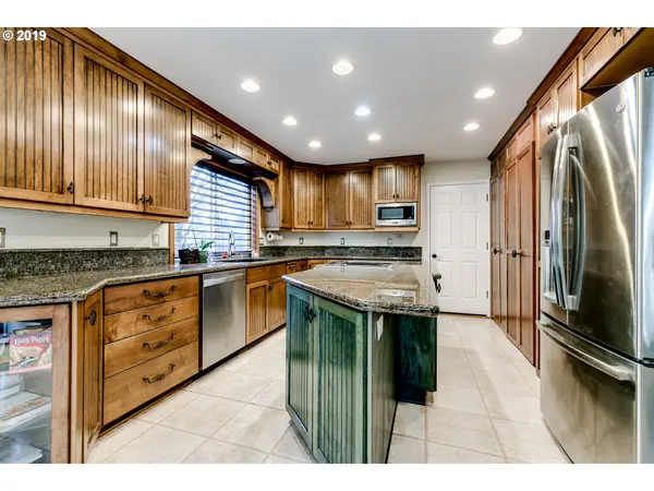 1365 RAVENWOOD DR, Eugene, OR 97401