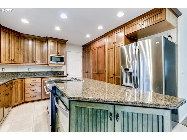 1365 RAVENWOOD DR, Eugene, OR 97401