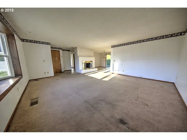 1500 N PINE ST, Canby, OR 97013