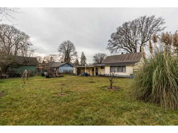 St Helens, OR 97051,284 S 17TH ST