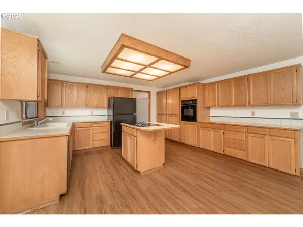 13006 NW 39TH AVE, Vancouver, WA 98685