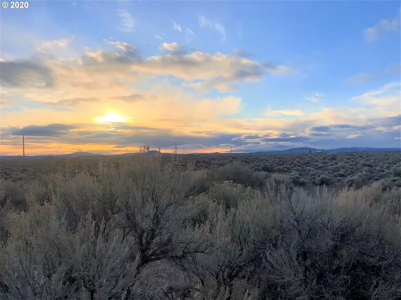 Half Mile, Christmas Valley, OR 97641