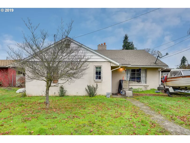 207 E 3RD ST, Molalla, OR 97038