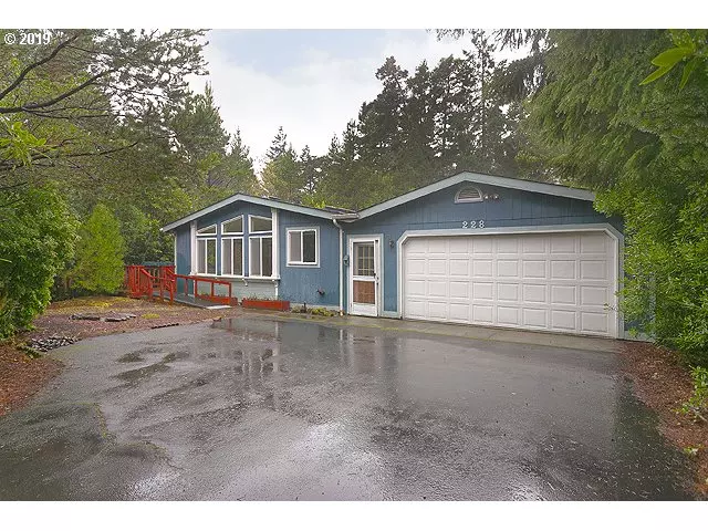 228 MUNSEL CREEK LOOP, Florence, OR 97439