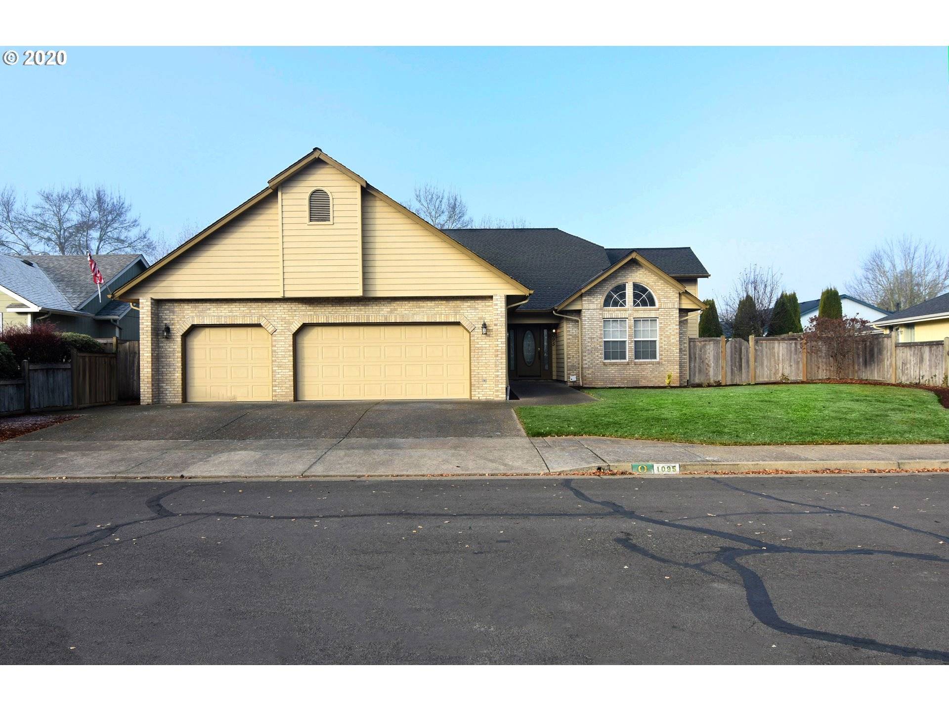 1095 W 17TH AVE, Junction City, OR 97448