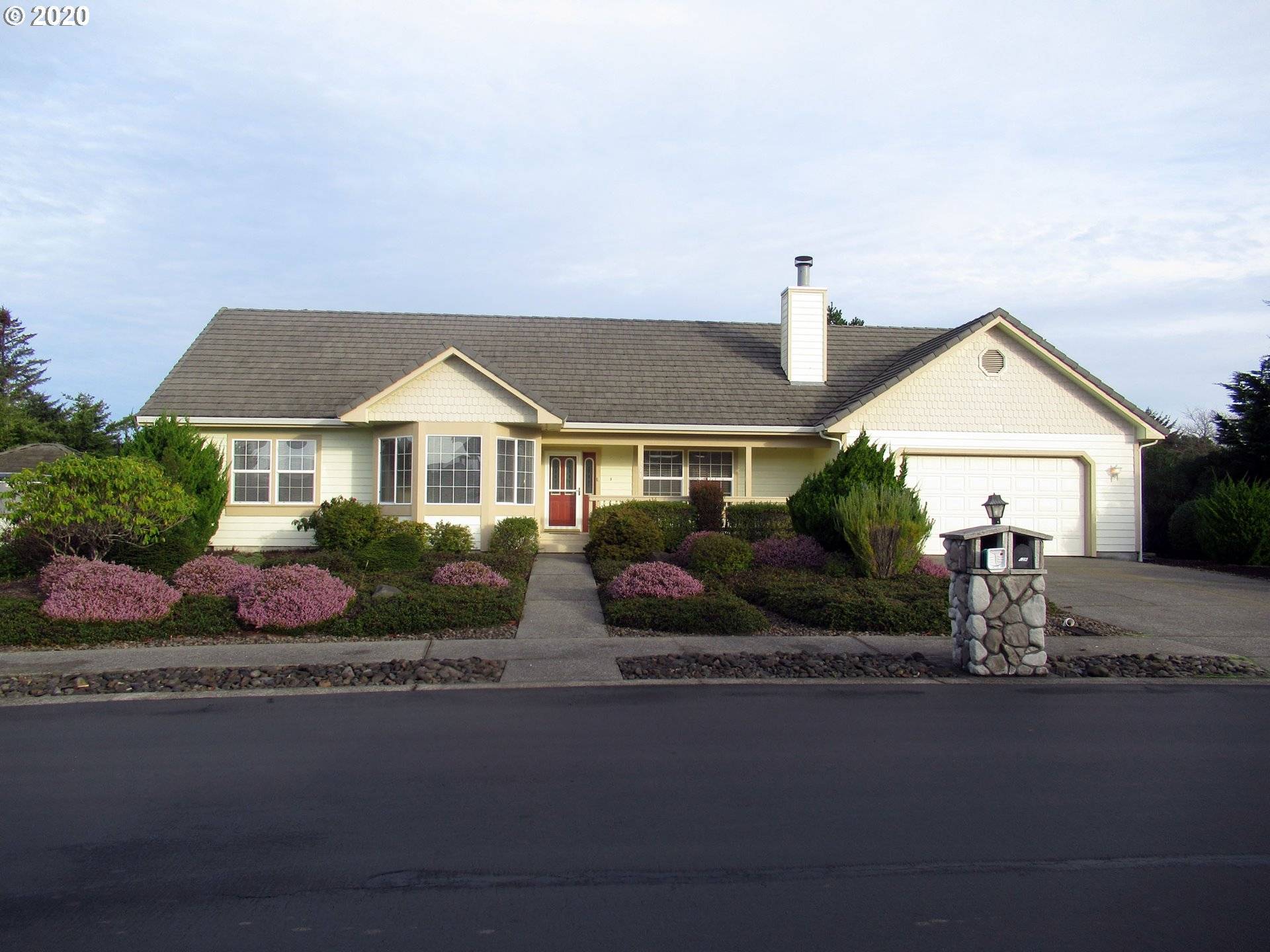 126 SANDPIPER CT, Florence, OR 97439