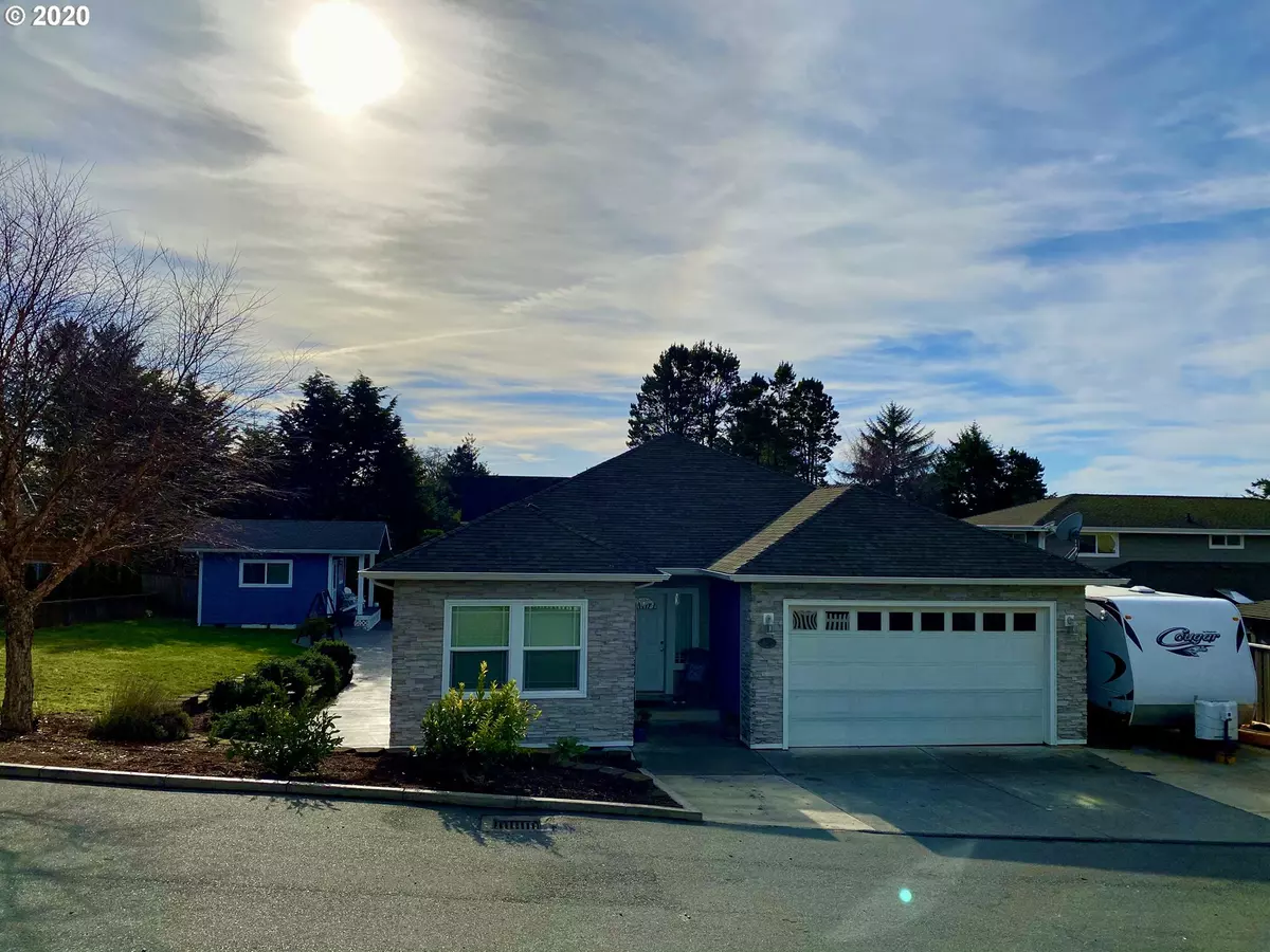 Brookings, OR 97415,827 JULIE DR