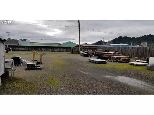 Reedsport, OR 97467,455 RIVERFRONT WAY