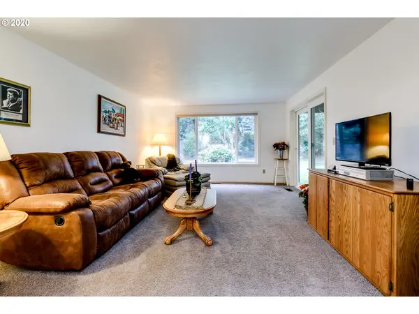 Eugene, OR 97401,2296 DONOVAN DR